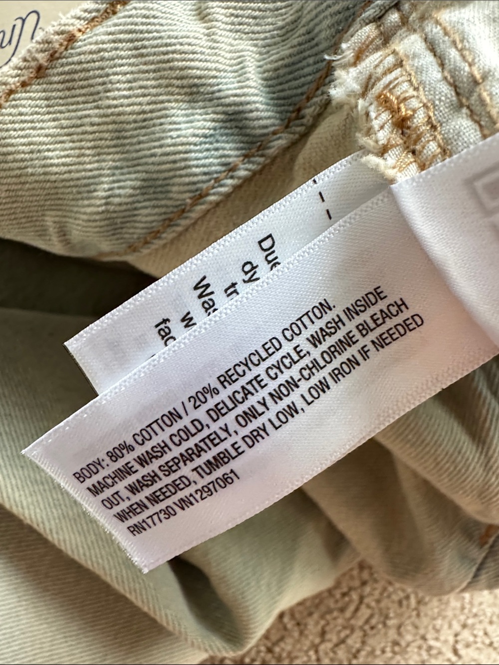 P121 NWT Universal Thread Women's Mid-Rise 90's Baggy Jeans - Size: 8 - Picture 4 of 7
